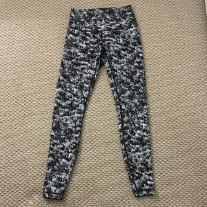 Lululemon Black and White Patterned Leggings NWOT